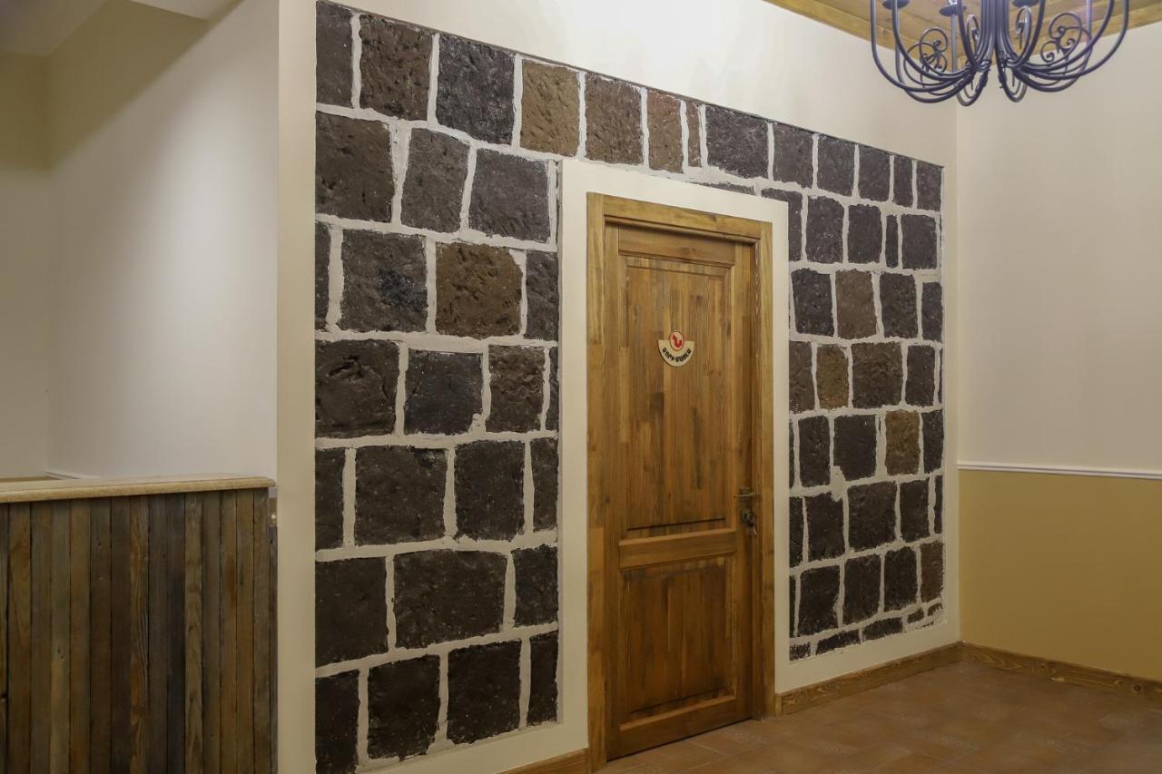 Nur Guest House Гюмри Экстерьер фото