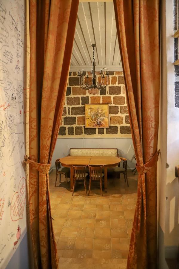Nur Guest House Гюмри Экстерьер фото